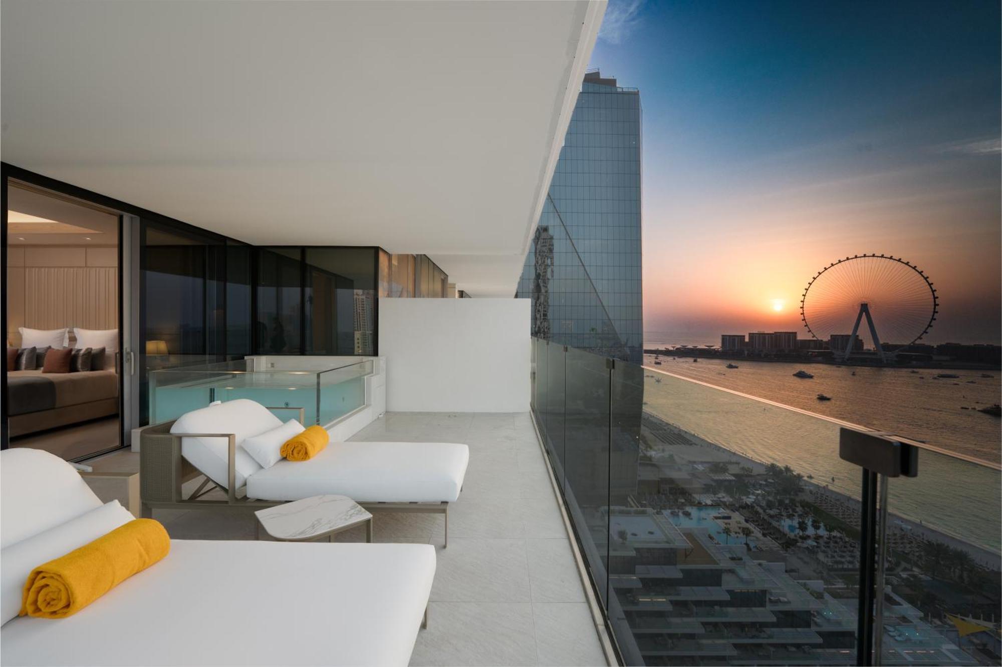 Five Luxe Hotel Дубай Екстериор снимка View of the Dubai Eye from the hotel