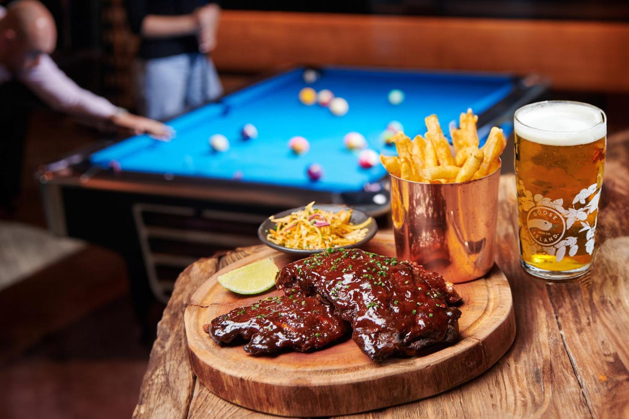 Five Luxe Hotel Дубай Екстериор снимка A plate of pork ribs