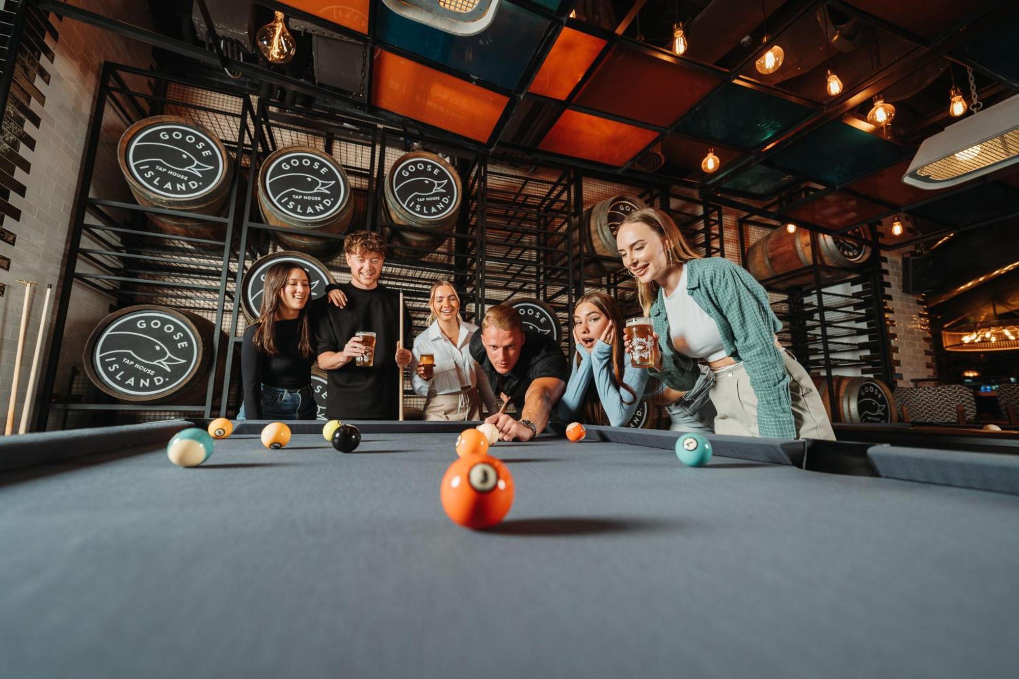 Five Luxe Hotel Дубай Екстериор снимка Pool players