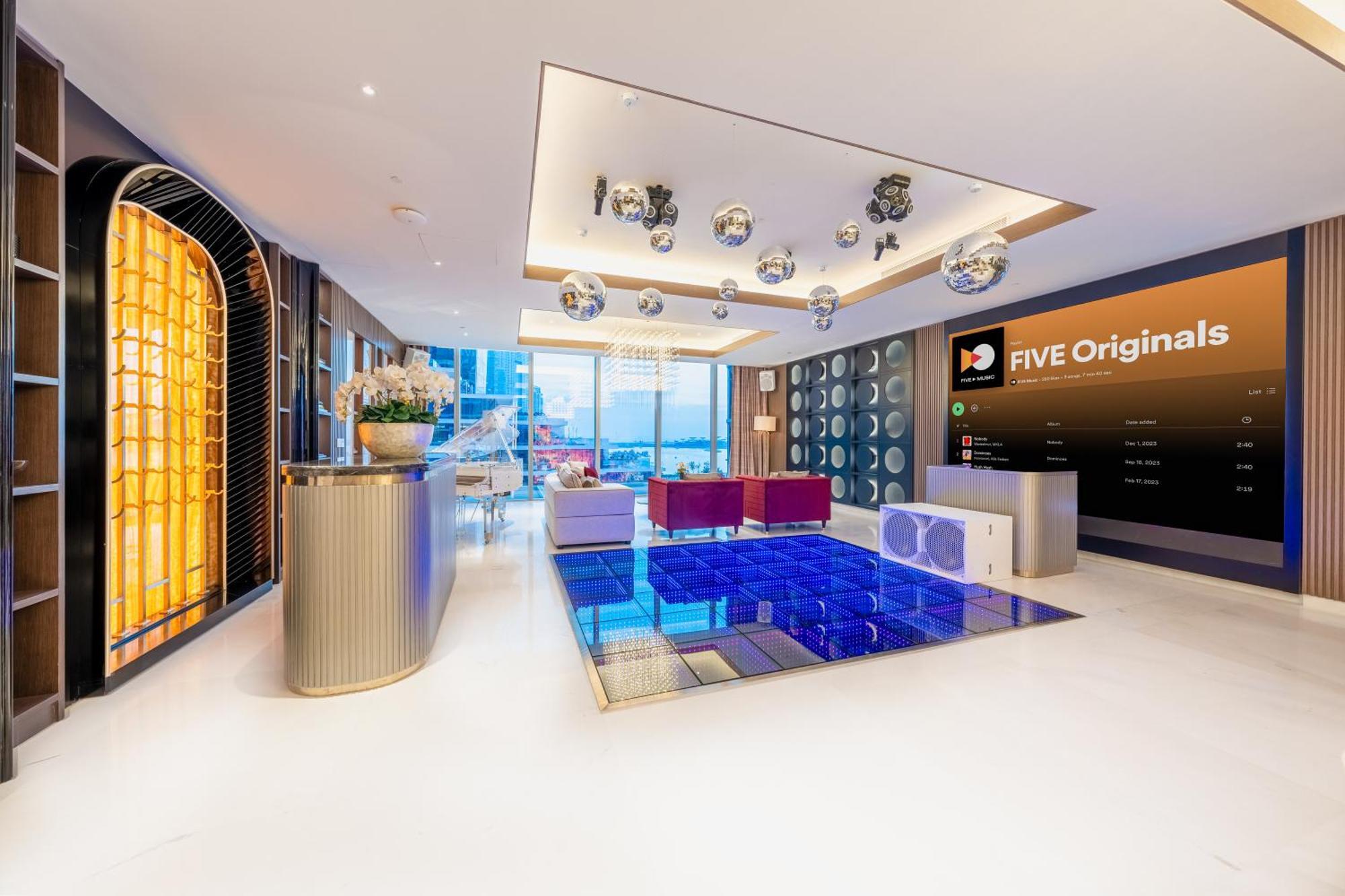 Five Luxe Hotel Дубай Екстериор снимка The FIVB Headquarters in Lausanne