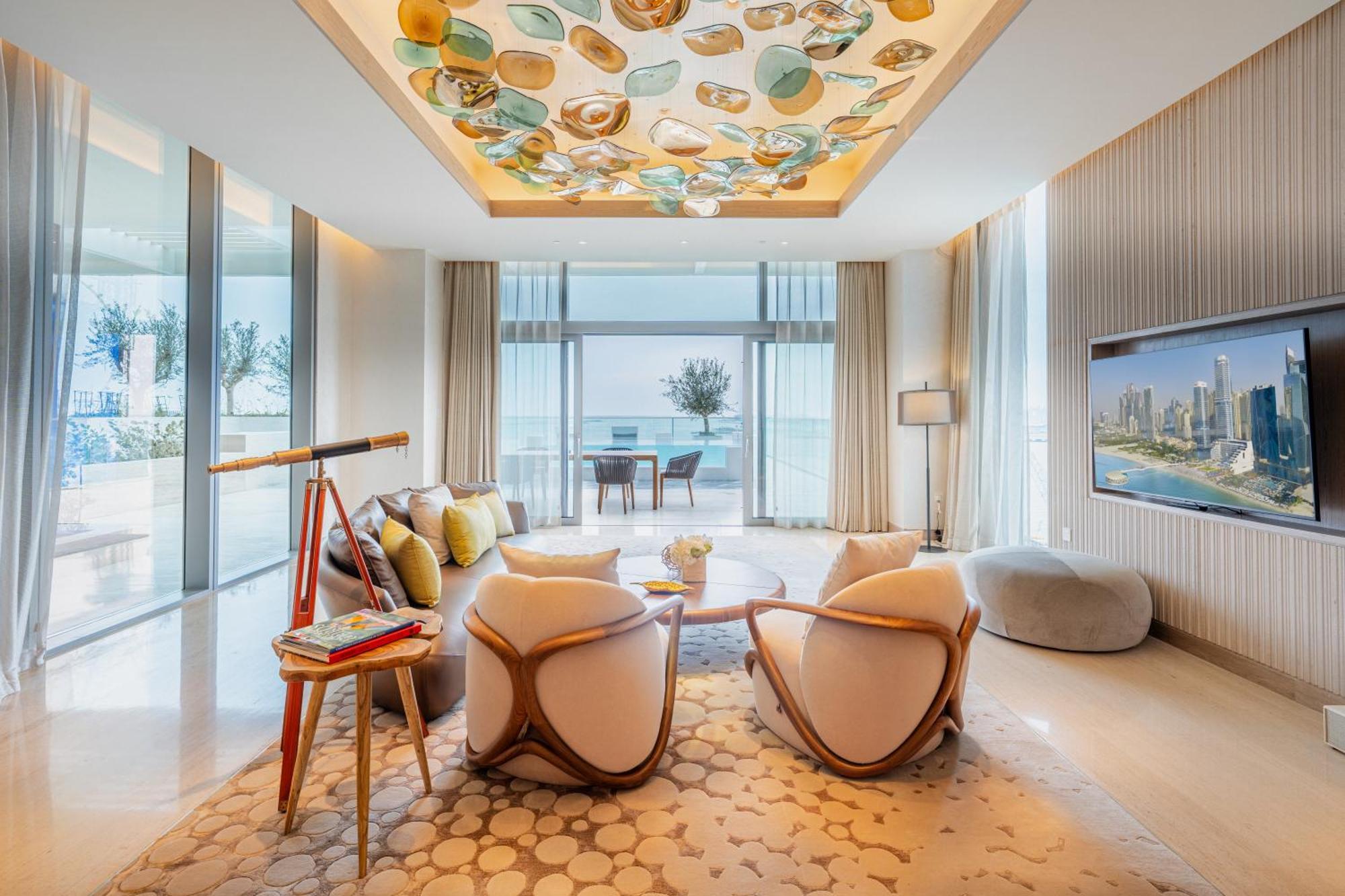 Five Luxe Hotel Дубай Екстериор снимка The living room of a three-bedroom apartment