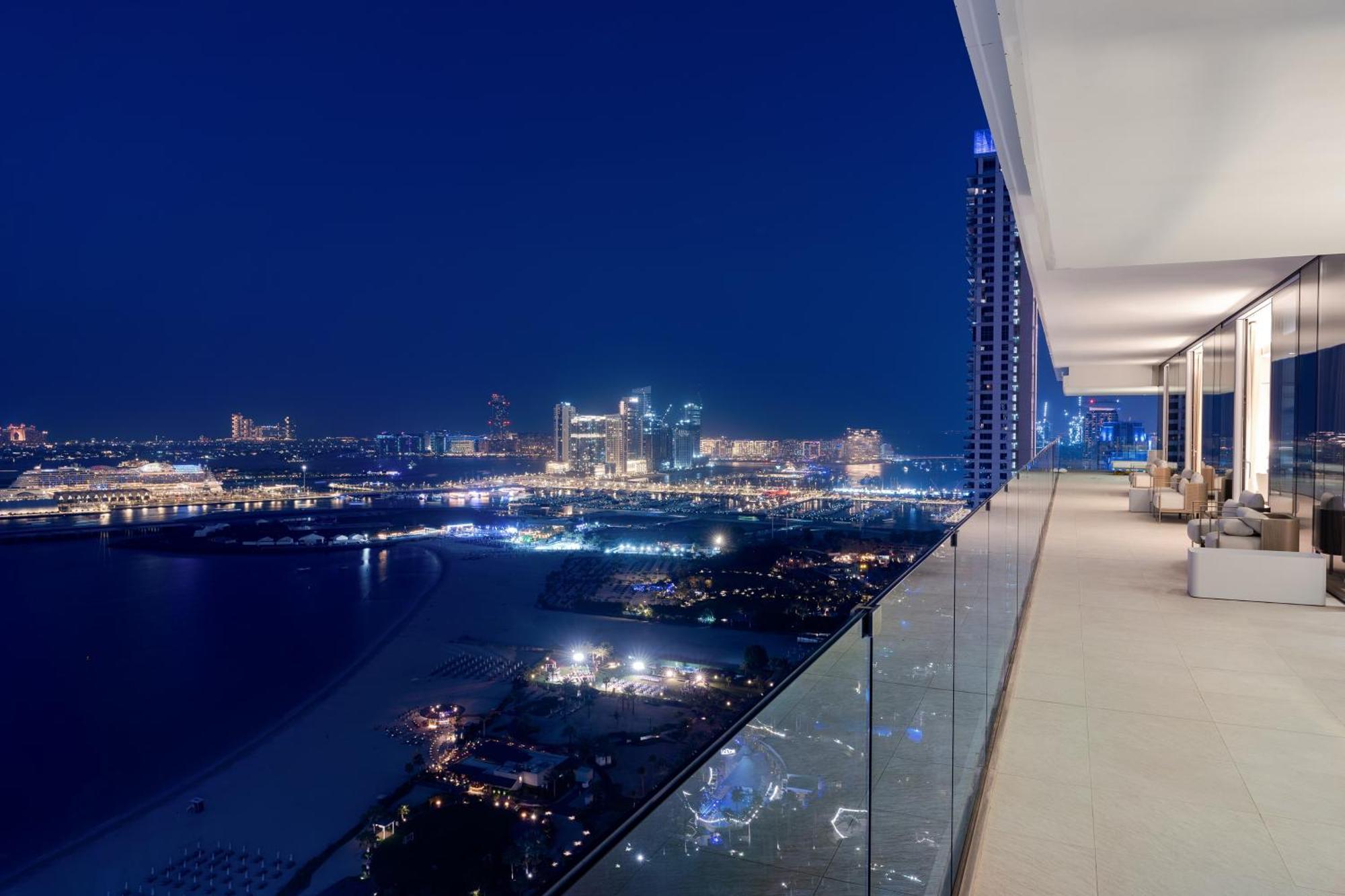 Five Luxe Hotel Дубай Екстериор снимка View from the penthouse