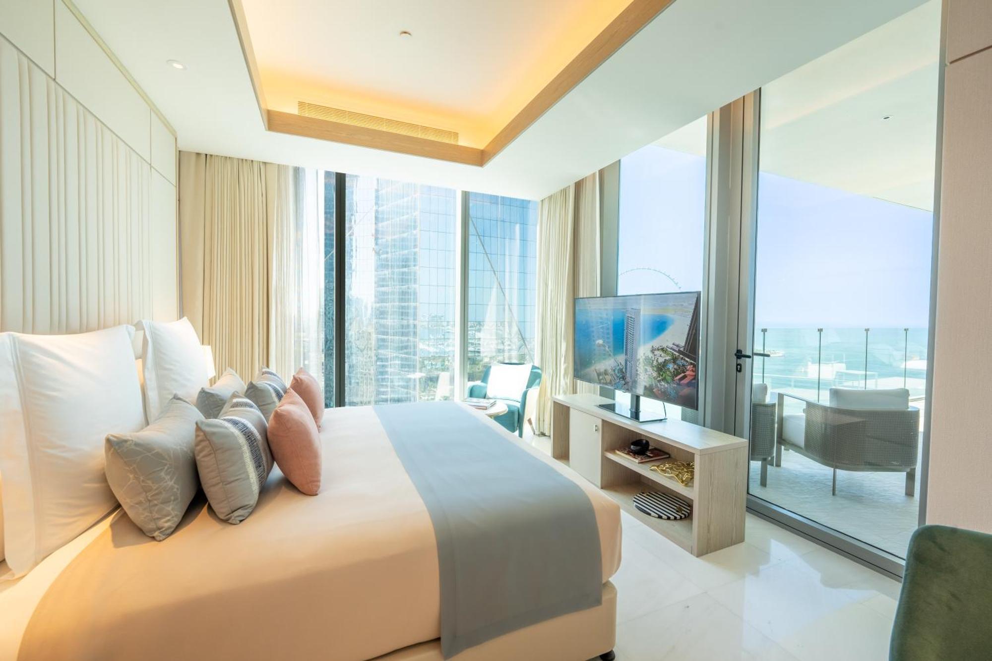 Five Luxe Hotel Дубай Екстериор снимка A bedroom at the Ritz-Carlton, Maldives