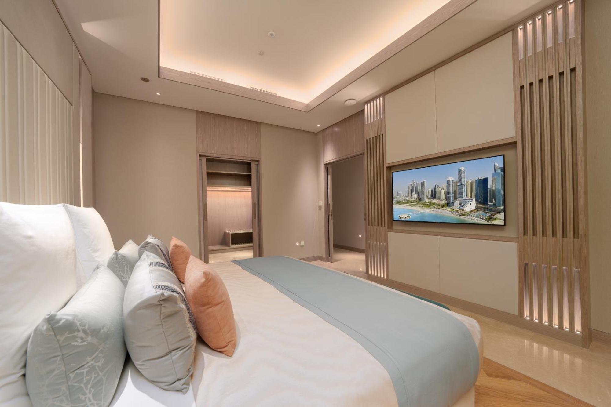 Five Luxe Hotel Дубай Екстериор снимка A bedroom