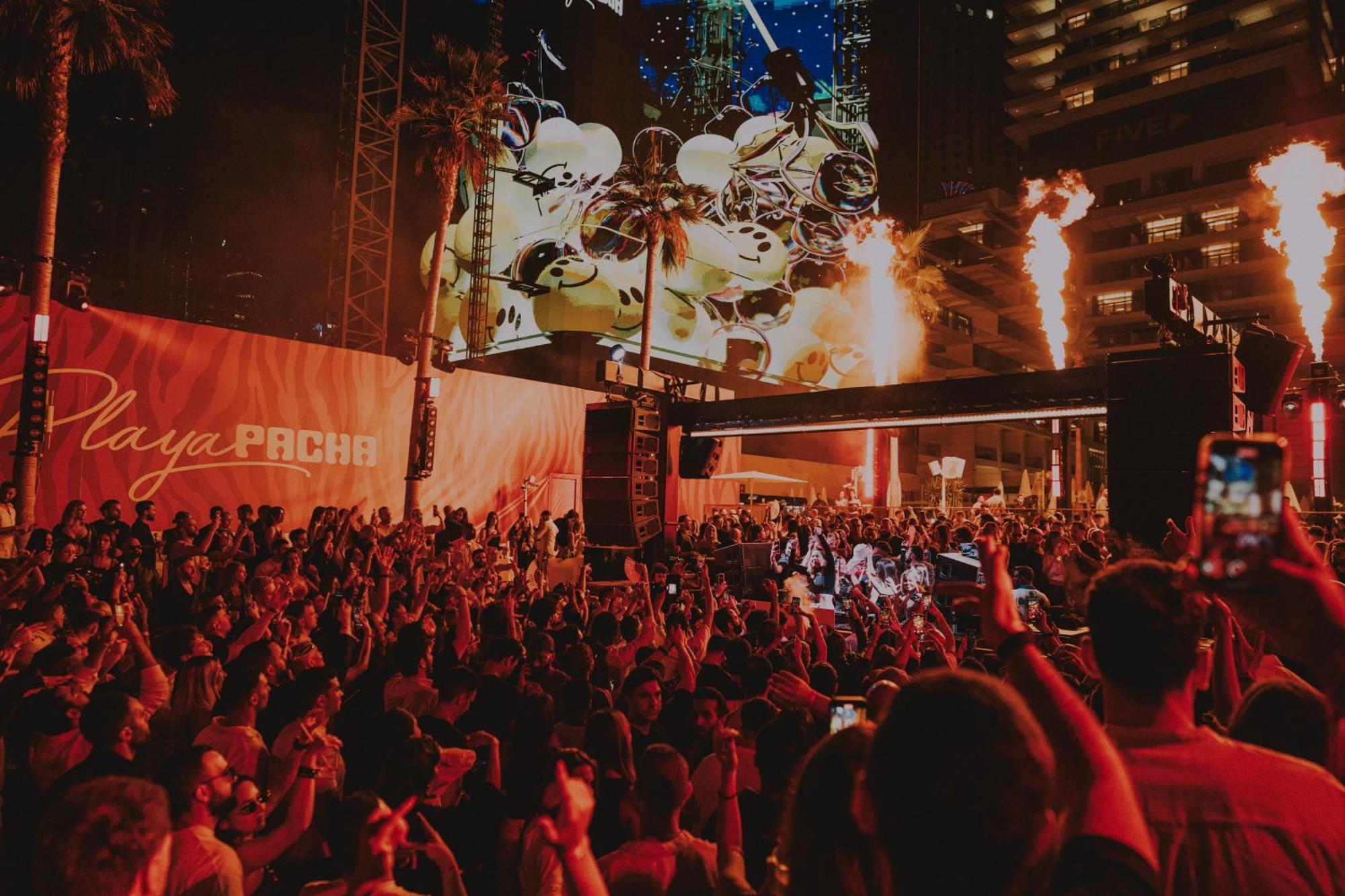 Five Luxe Hotel Дубай Екстериор снимка The nightclub in 2019